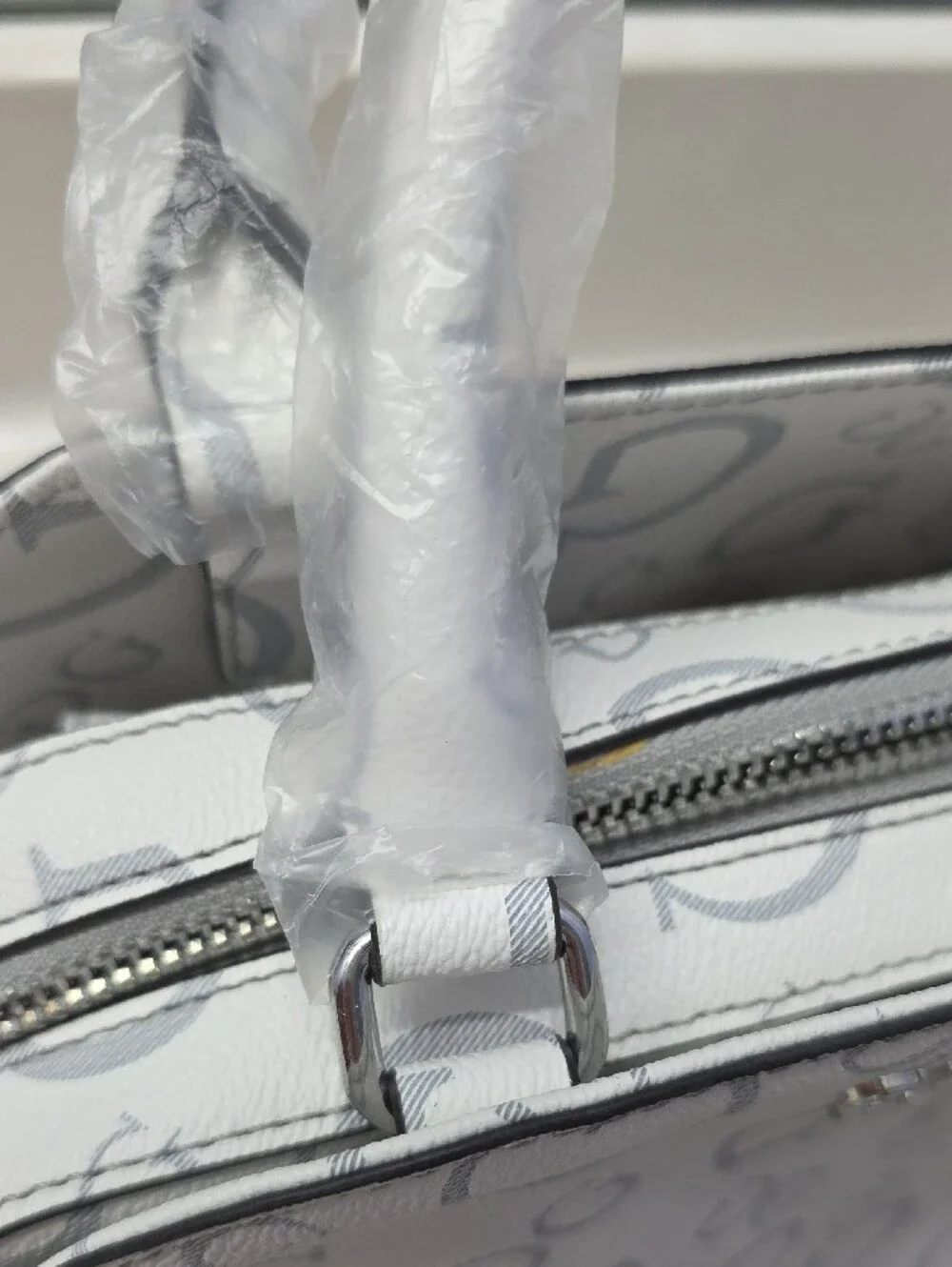 Guess stylish white